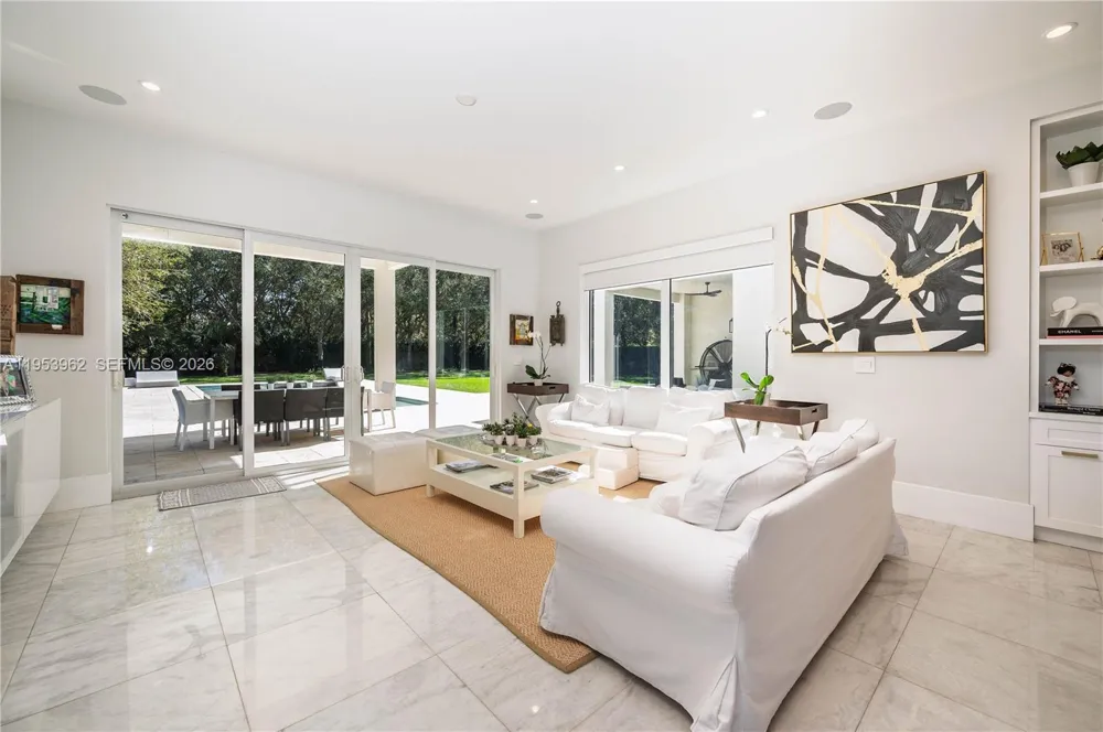 6355 SW 114th St #- Pinecrest, FL 33156