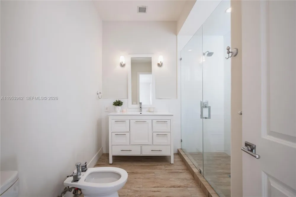 6355 SW 114th St #- Pinecrest, FL 33156