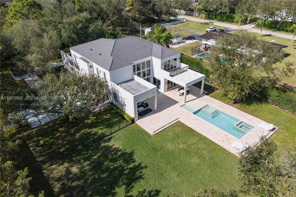 6355 SW 114th St #- Pinecrest, FL 33156