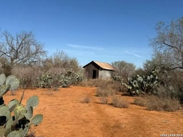 1160 W Highway 85 Dilley, TX 78017