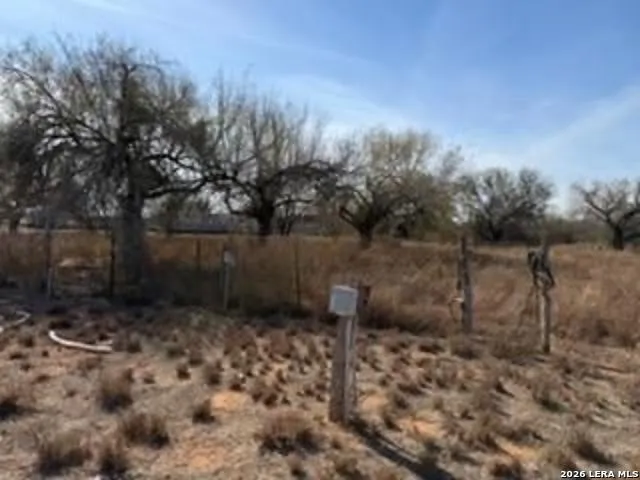 1160 W Highway 85 Dilley, TX 78017