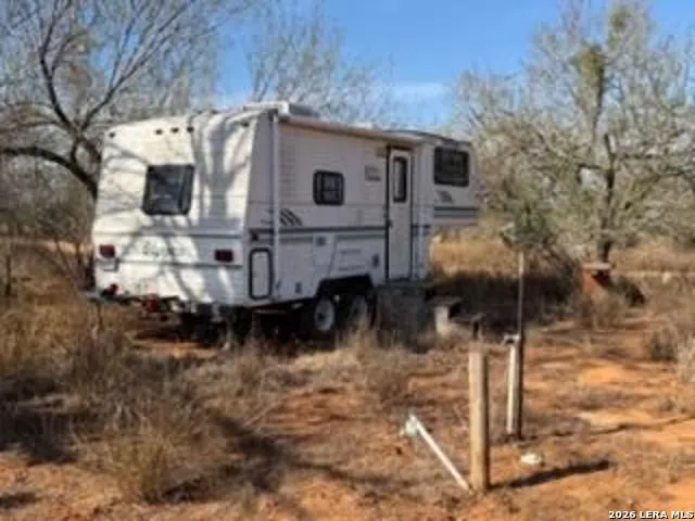 1160 W Highway 85 Dilley, TX 78017