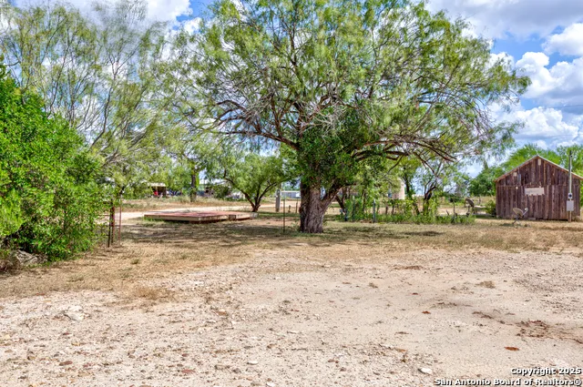 1160 W Highway 85 Dilley, TX 78017
