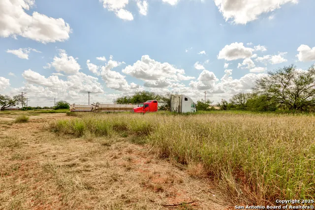1160 W Highway 85 Dilley, TX 78017
