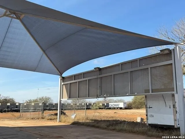 1160 W Highway 85 Dilley, TX 78017