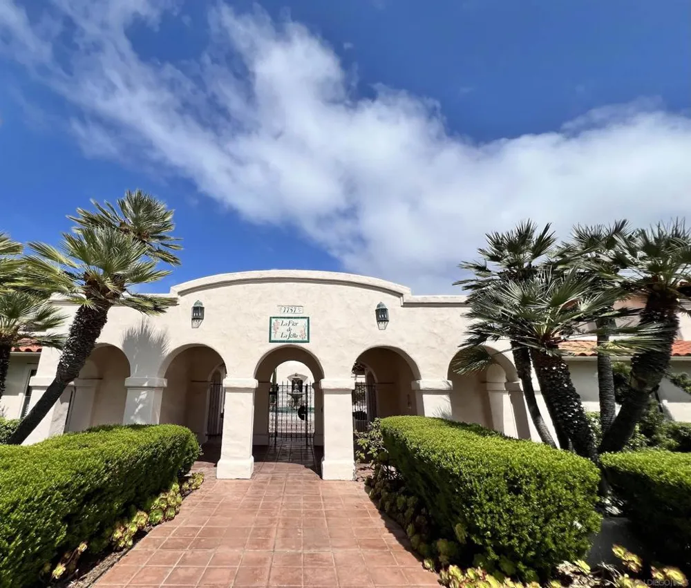 7757 Eads #B4 La Jolla, CA 92037