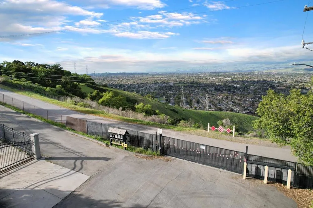 20011 Graystone Lane San Jose, CA 95120