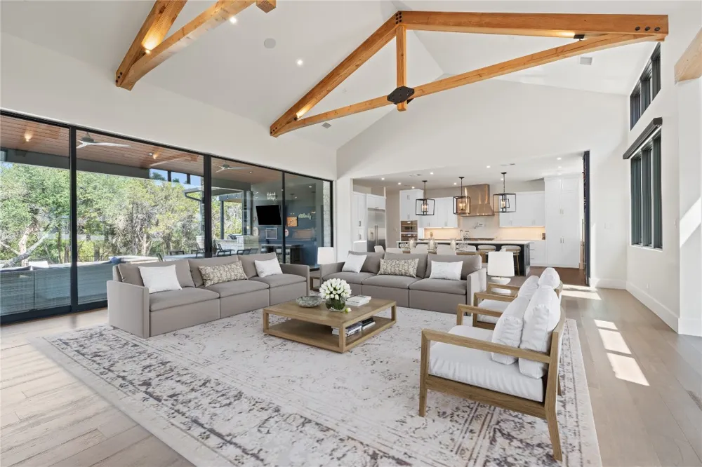 6037 Verandero Court