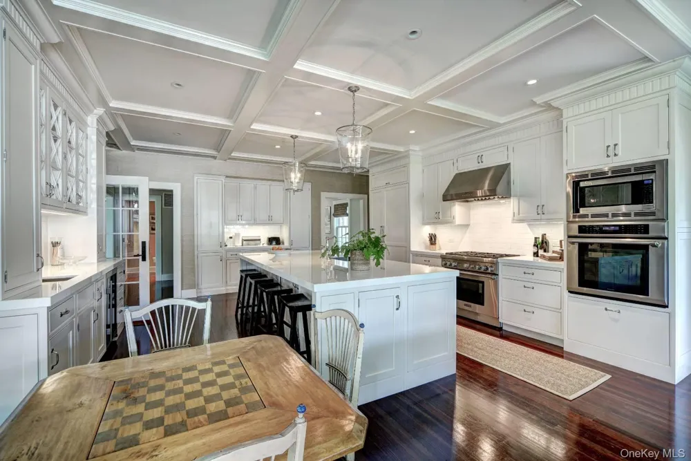10 Jones Road East Hampton, NY 11937