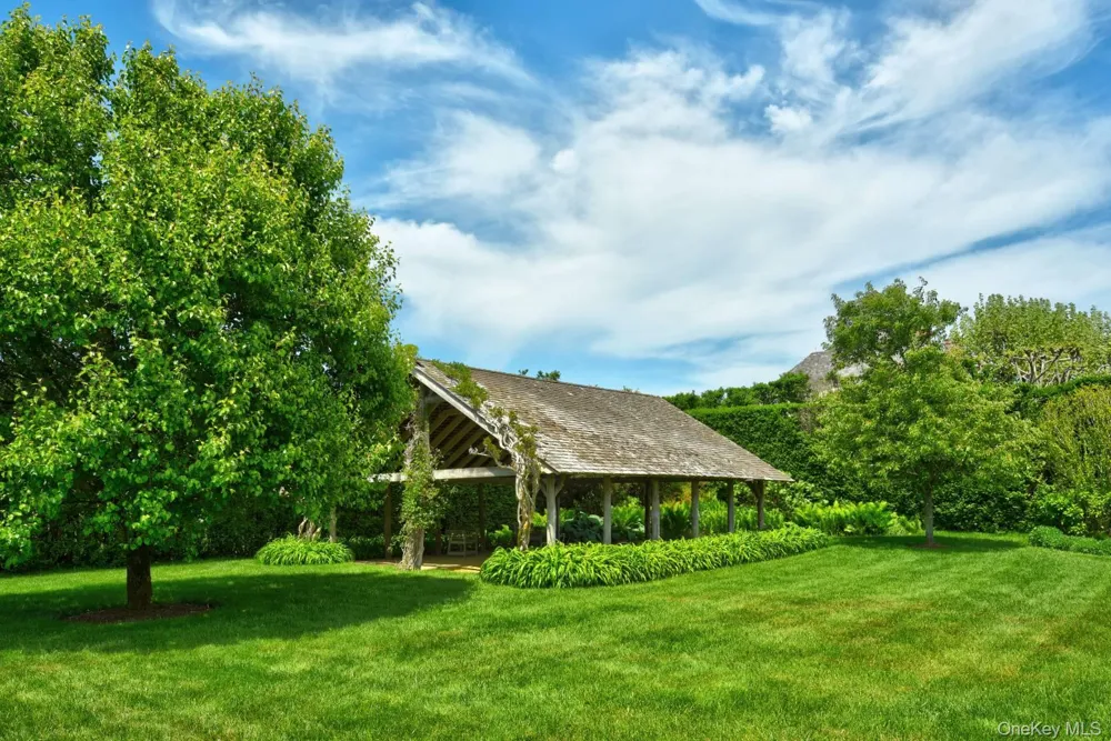 10 Jones Road East Hampton, NY 11937