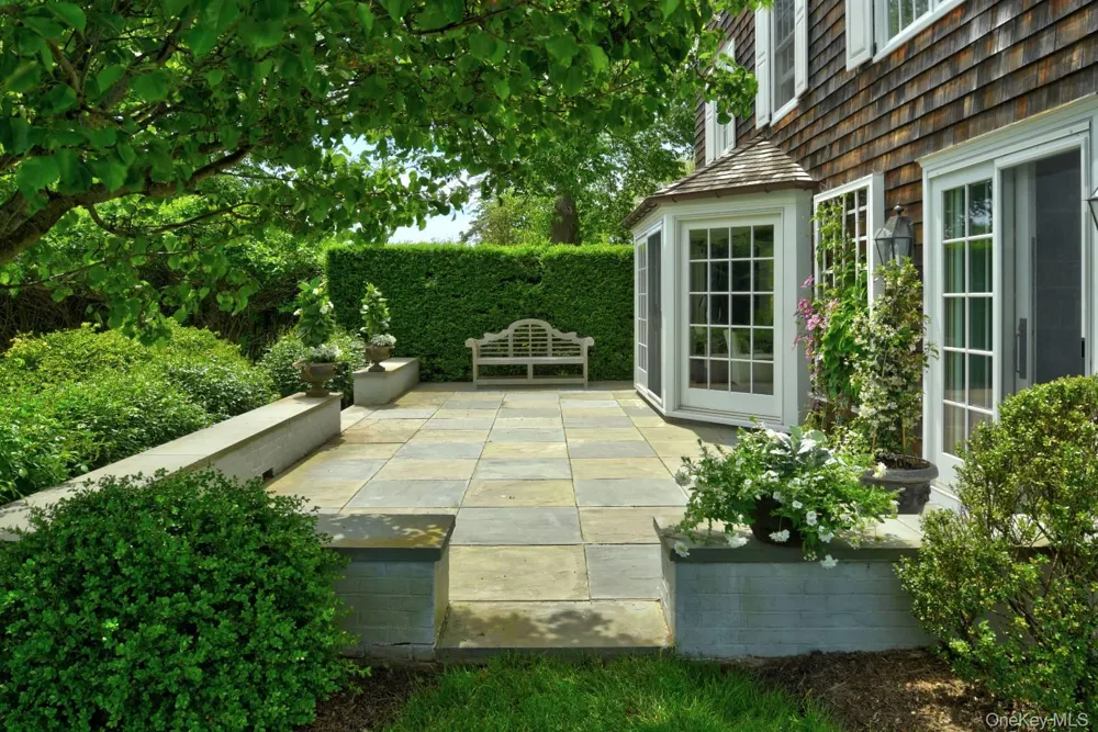 10 Jones Road East Hampton, NY 11937