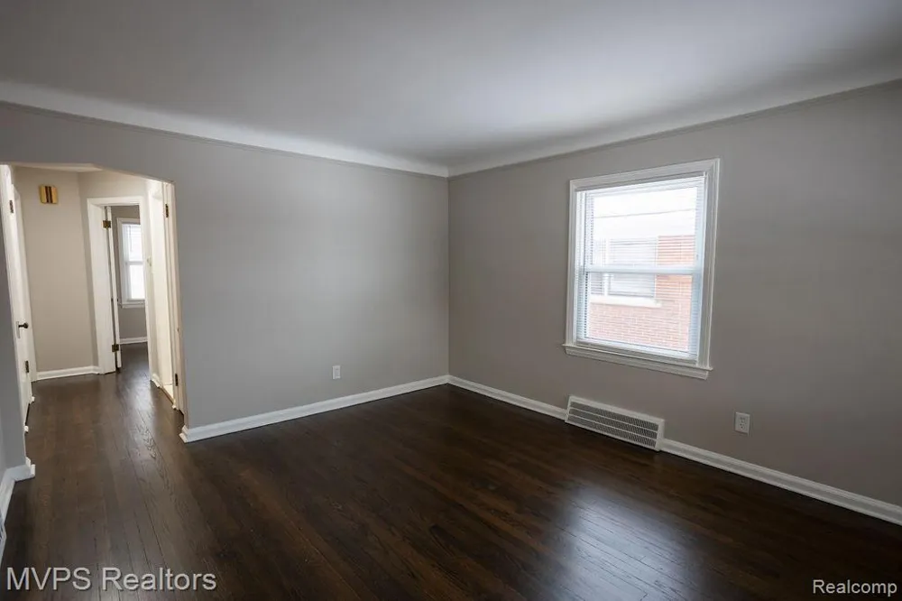 21337 Universal Avenue