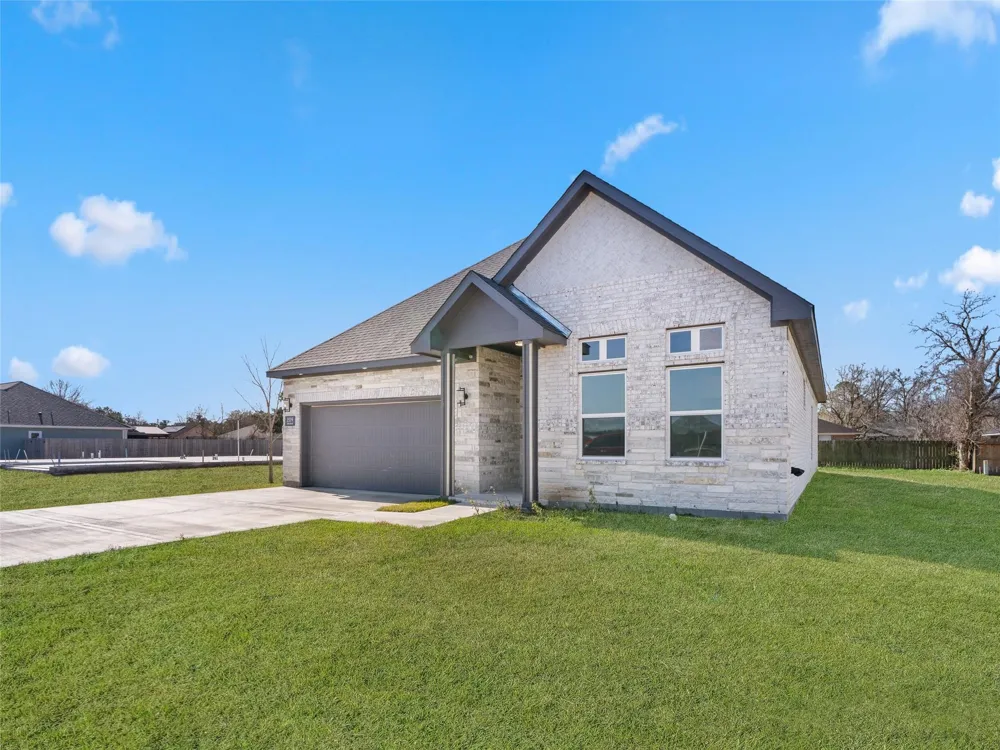 209 Silverleaf Street Sweeny, TX 77480