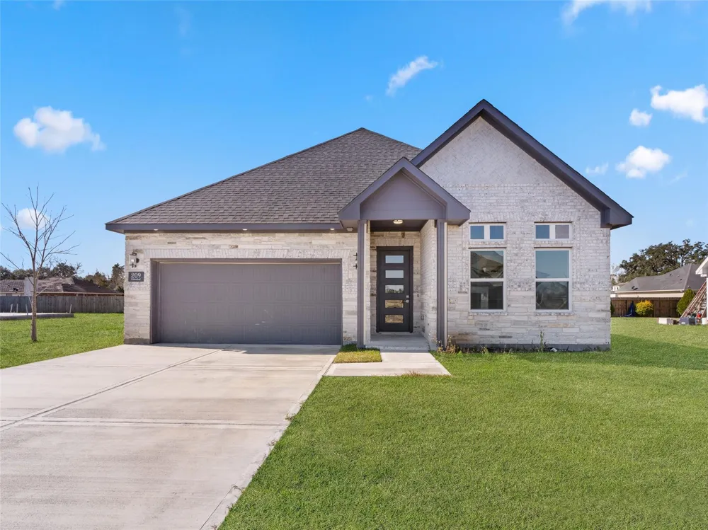 209 Silverleaf Street Sweeny, TX 77480