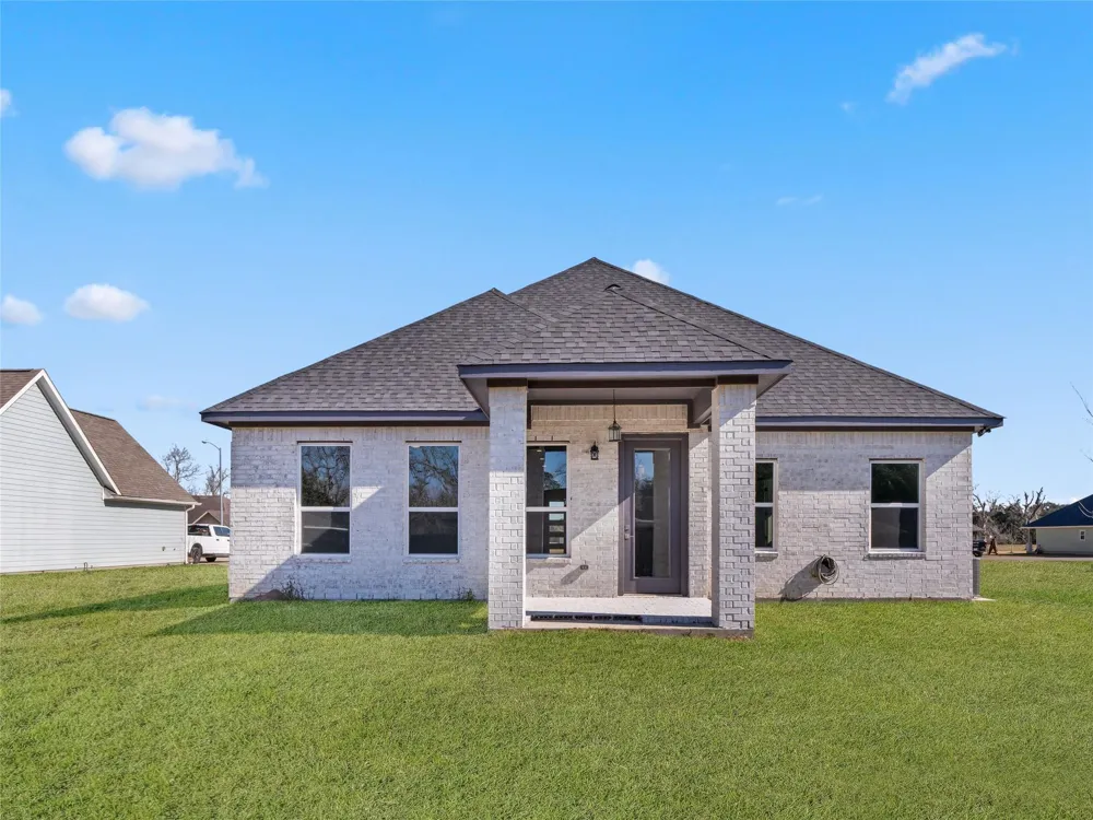 209 Silverleaf Street Sweeny, TX 77480