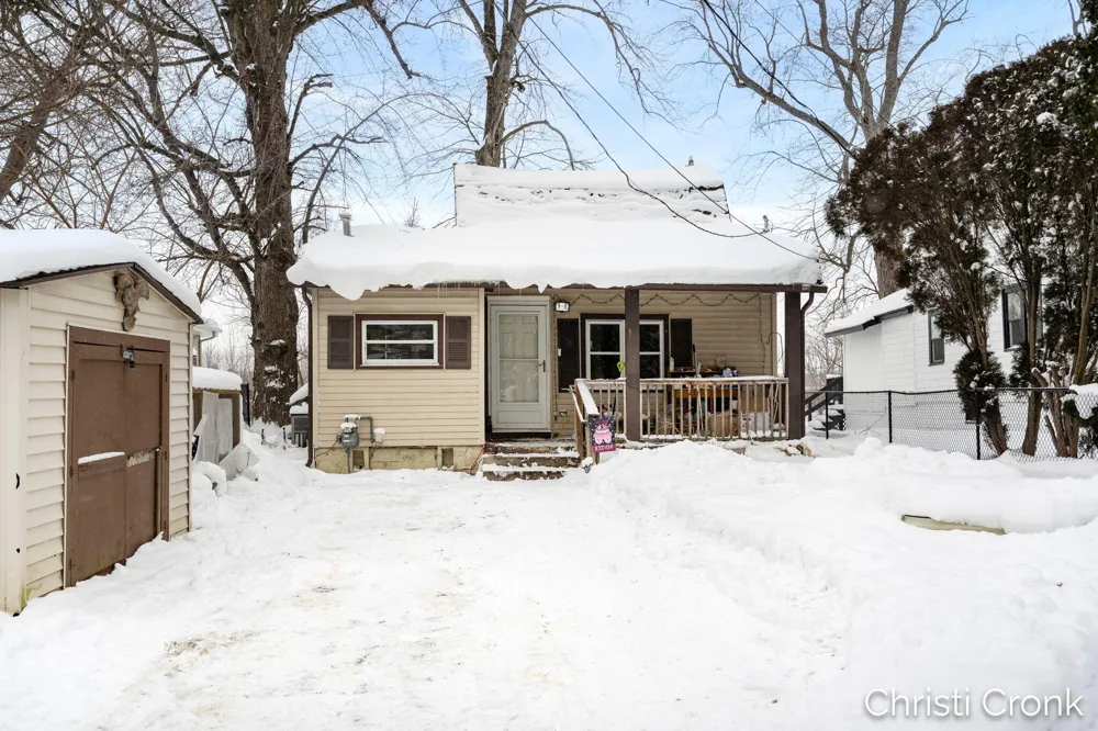 3779 Willow Drive NE