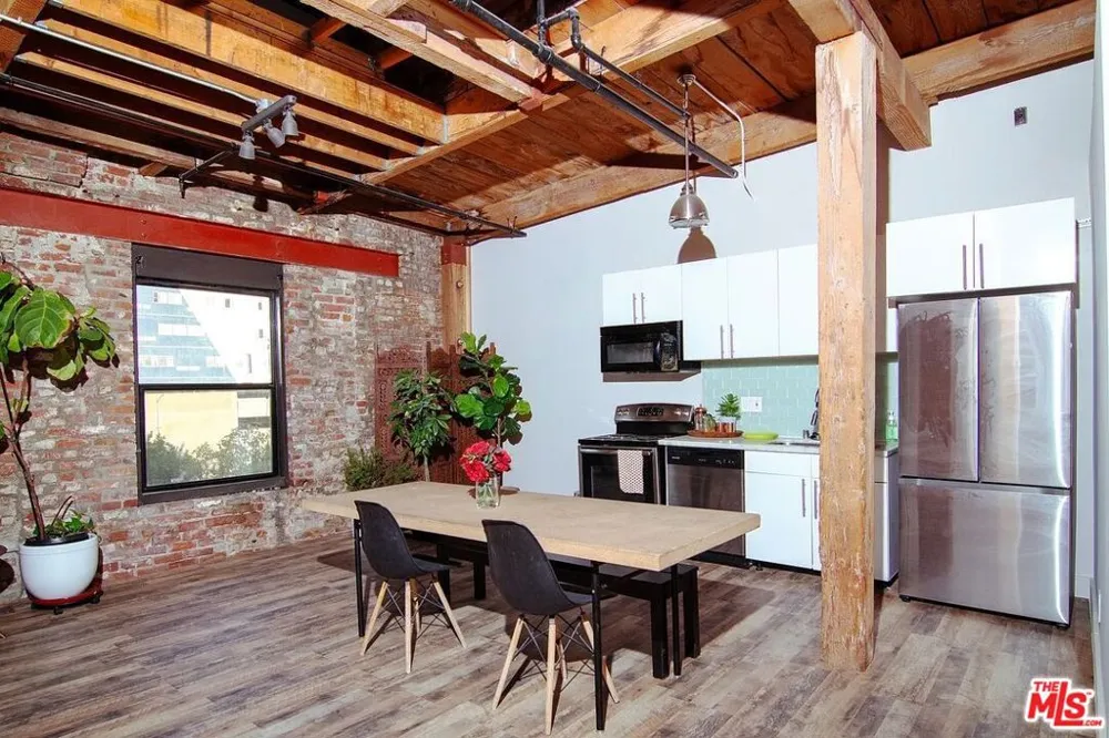 900 E 1st Street #311