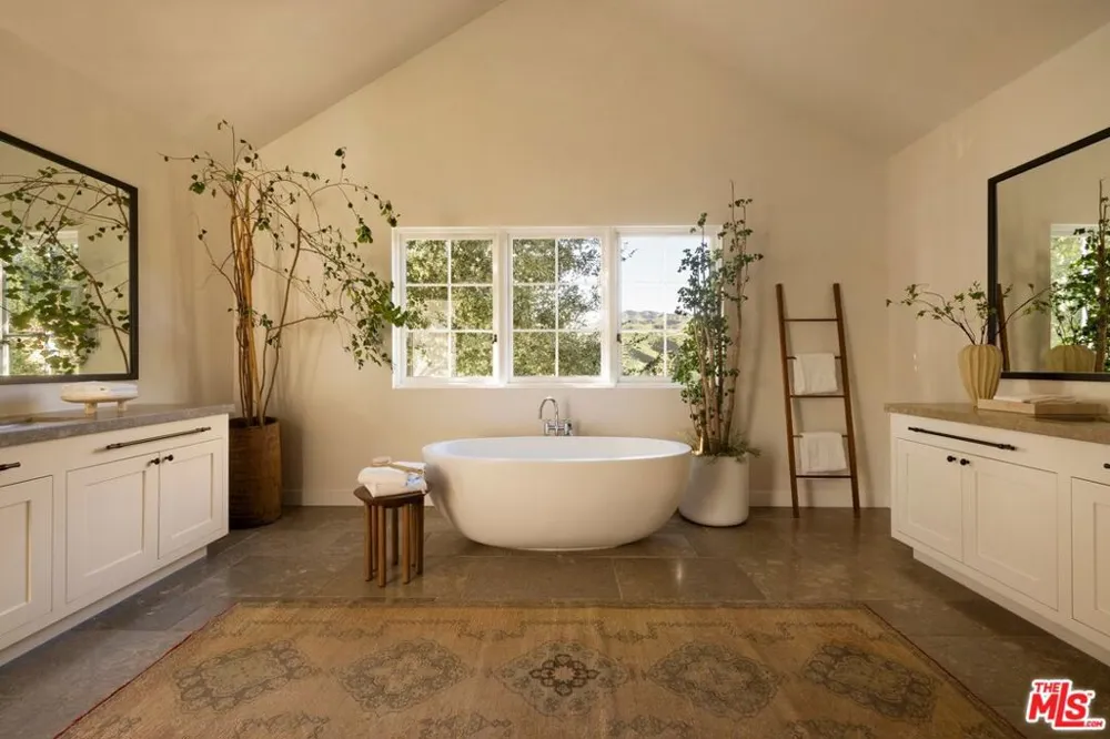 1319 Amalfi Drive Pacific Palisades, CA 90272