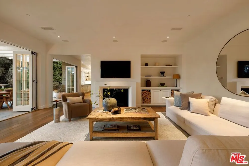 1319 Amalfi Drive Pacific Palisades, CA 90272