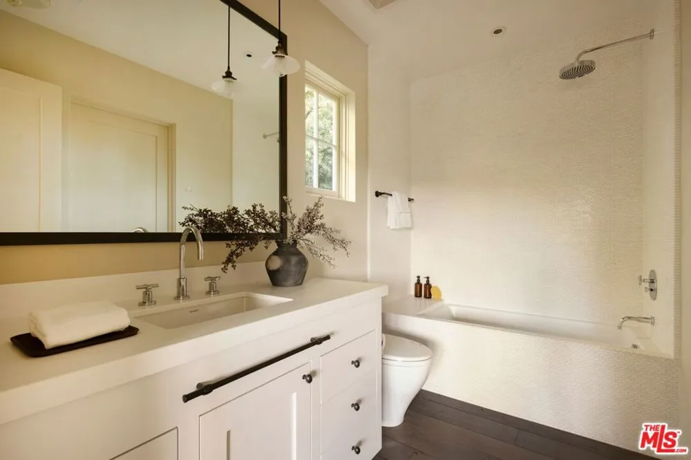 1319 Amalfi Drive Pacific Palisades, CA 90272