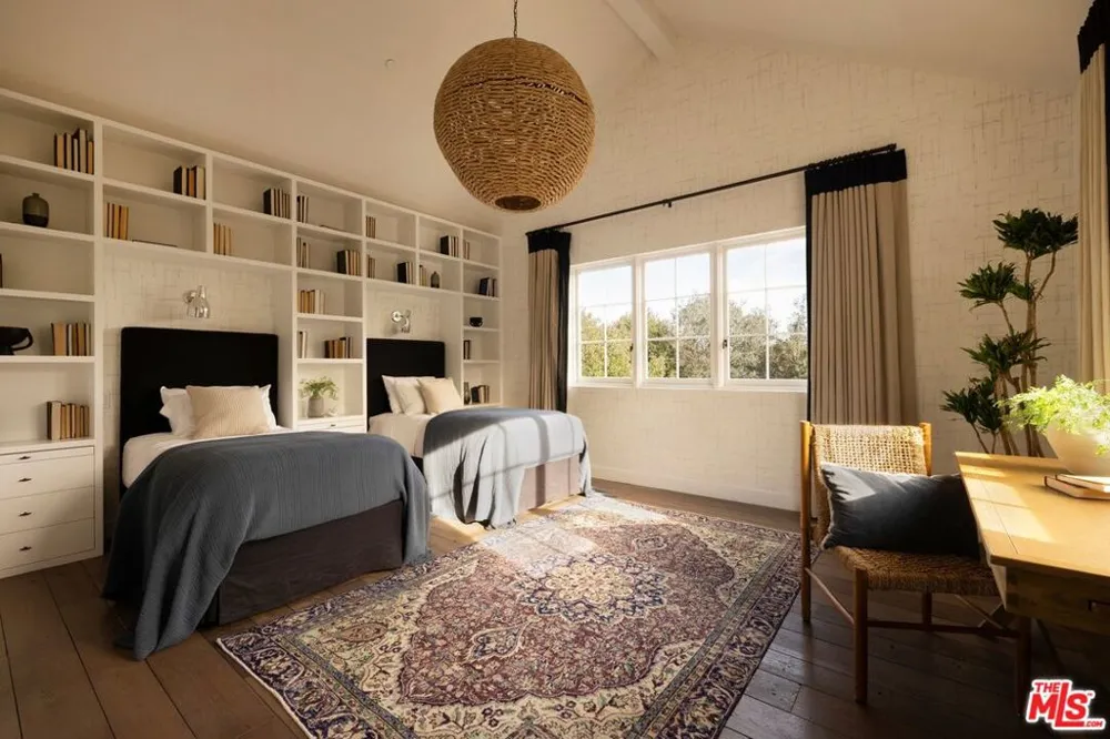 1319 Amalfi Drive Pacific Palisades, CA 90272