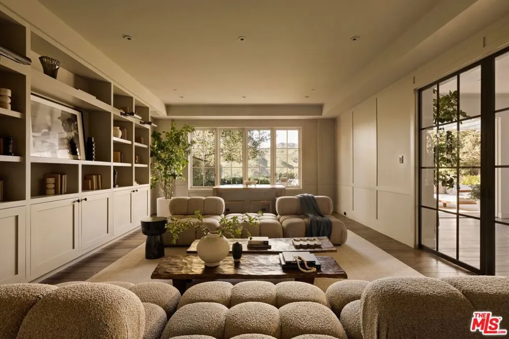 1319 Amalfi Drive Pacific Palisades, CA 90272