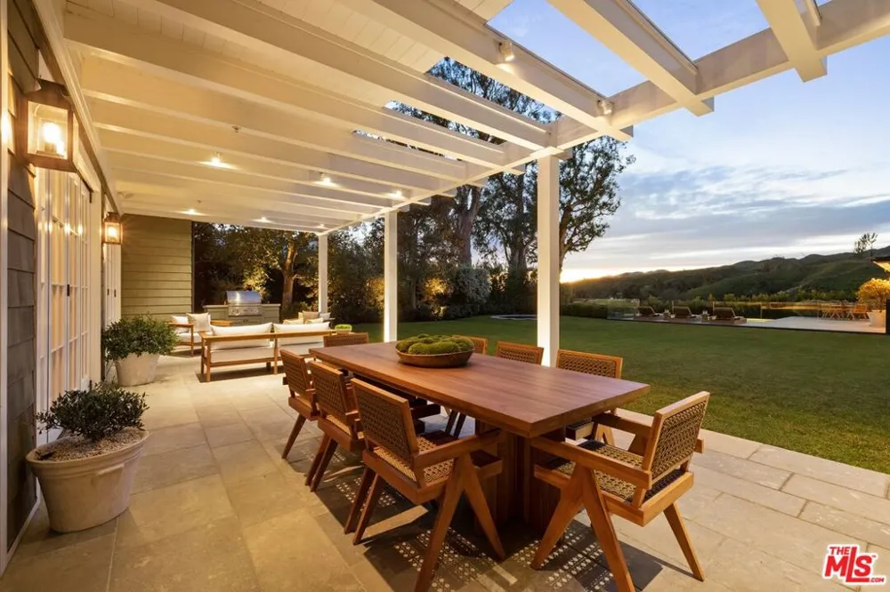 1319 Amalfi Drive Pacific Palisades, CA 90272
