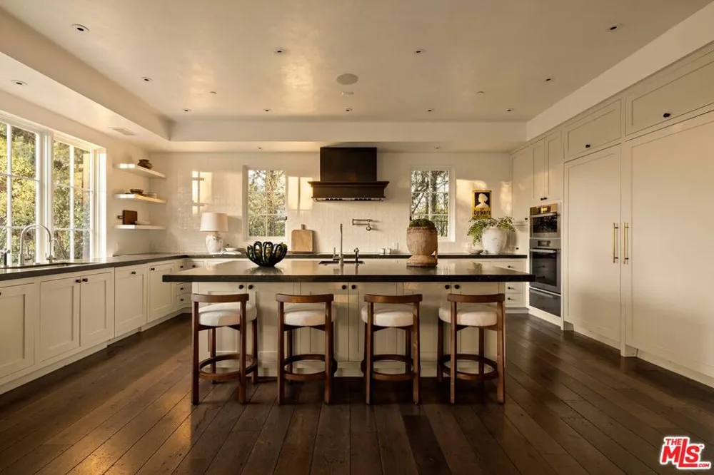 1319 Amalfi Drive Pacific Palisades, CA 90272