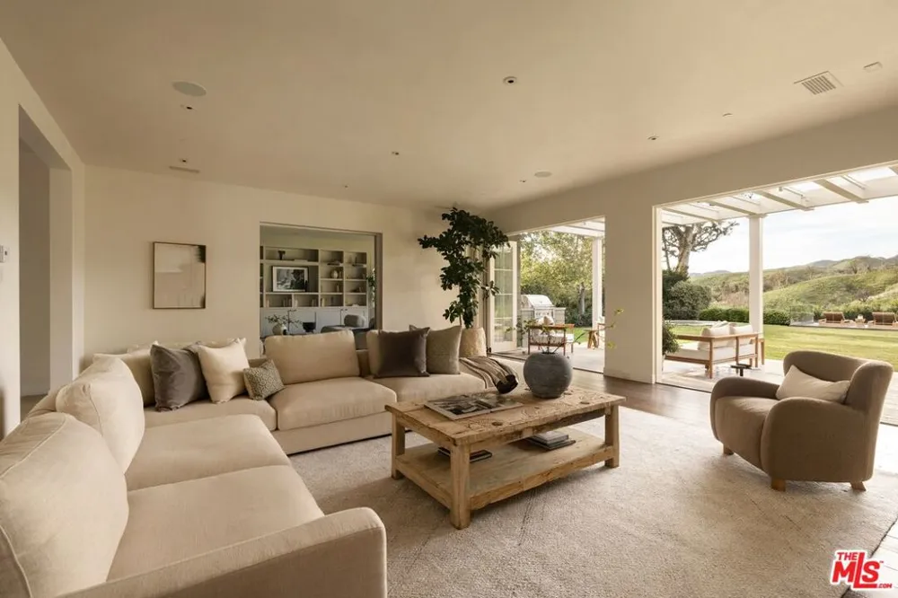 1319 Amalfi Drive Pacific Palisades, CA 90272
