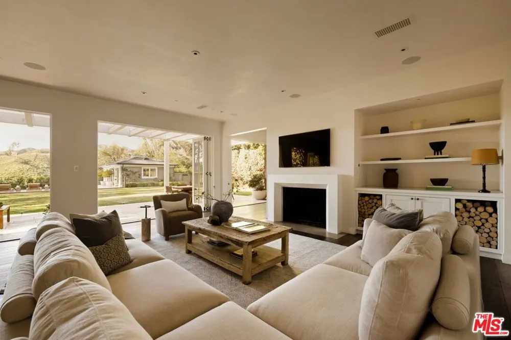 1319 Amalfi Drive Pacific Palisades, CA 90272