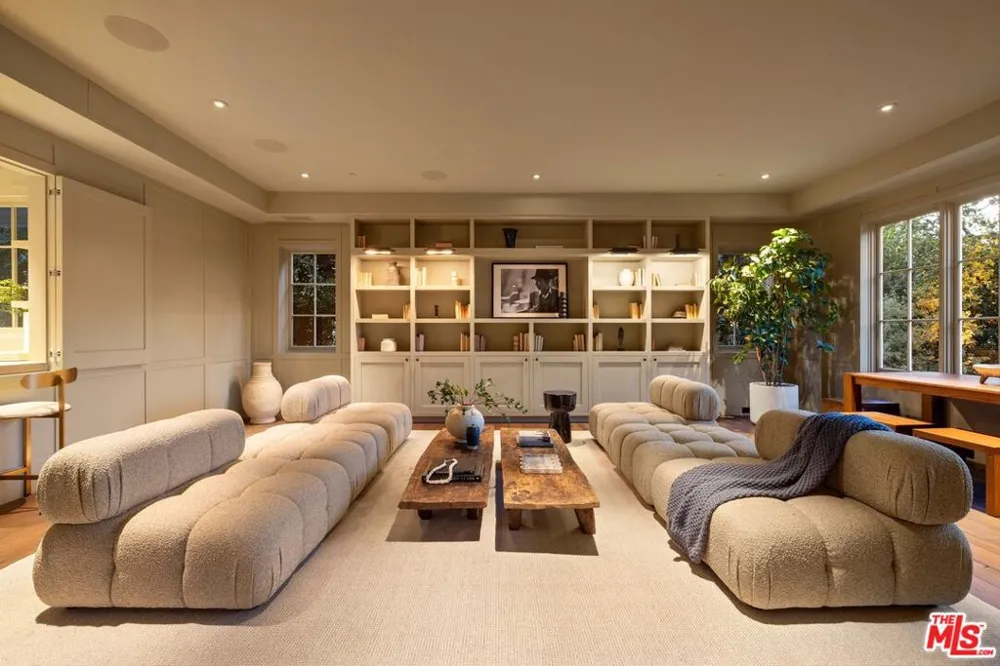 1319 Amalfi Drive Pacific Palisades, CA 90272