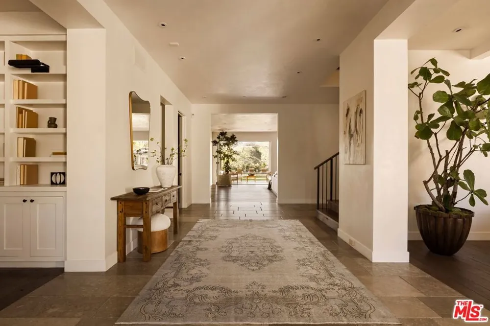 1319 Amalfi Drive Pacific Palisades, CA 90272