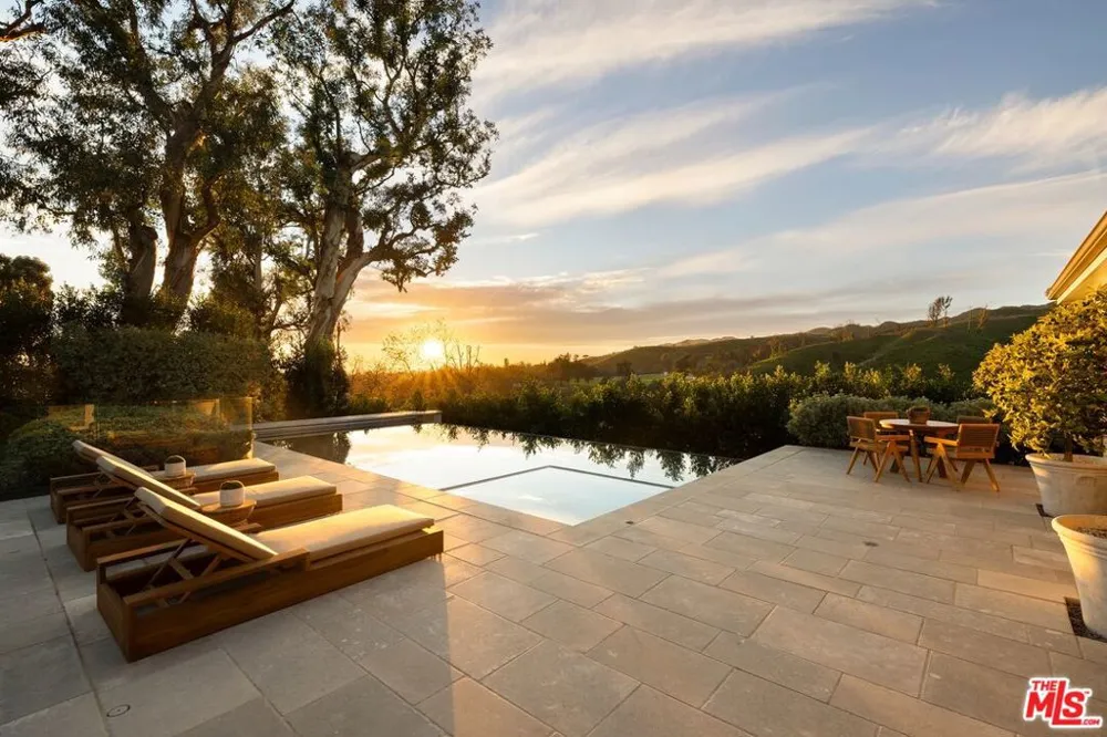 1319 Amalfi Drive Pacific Palisades, CA 90272