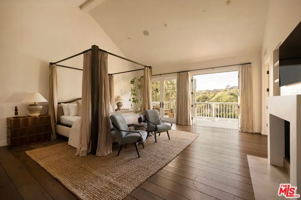 1319 Amalfi Drive Pacific Palisades, CA 90272