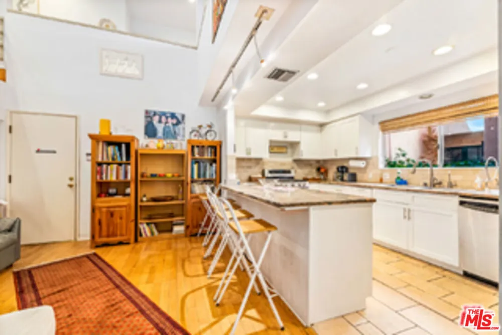 225 Sherman Canal Venice, CA 90291