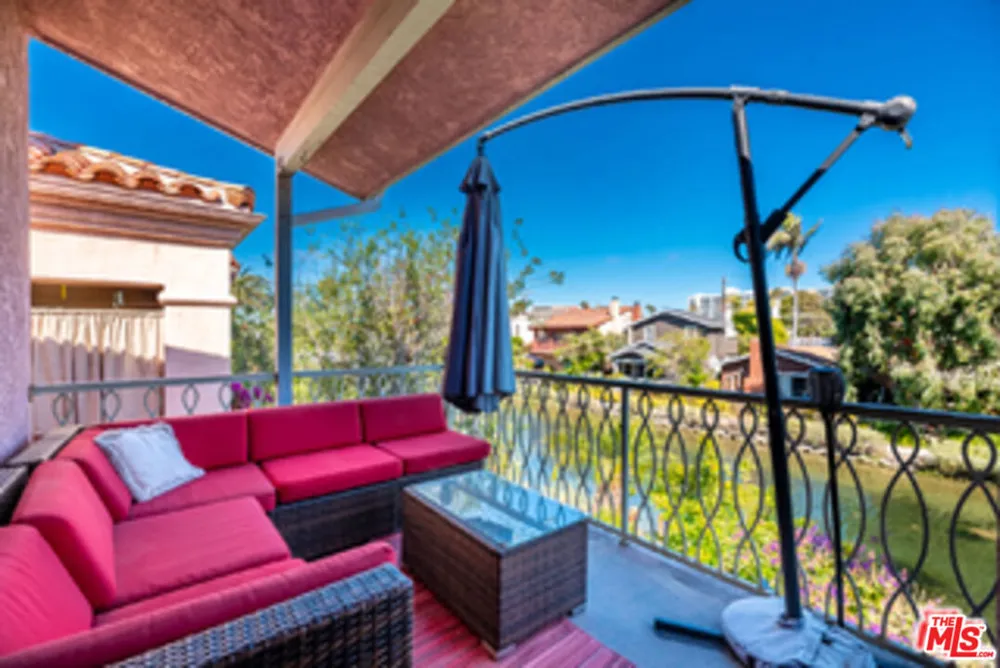 225 Sherman Canal Venice, CA 90291