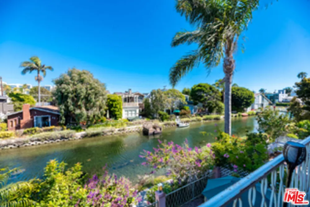 225 Sherman Canal Venice, CA 90291