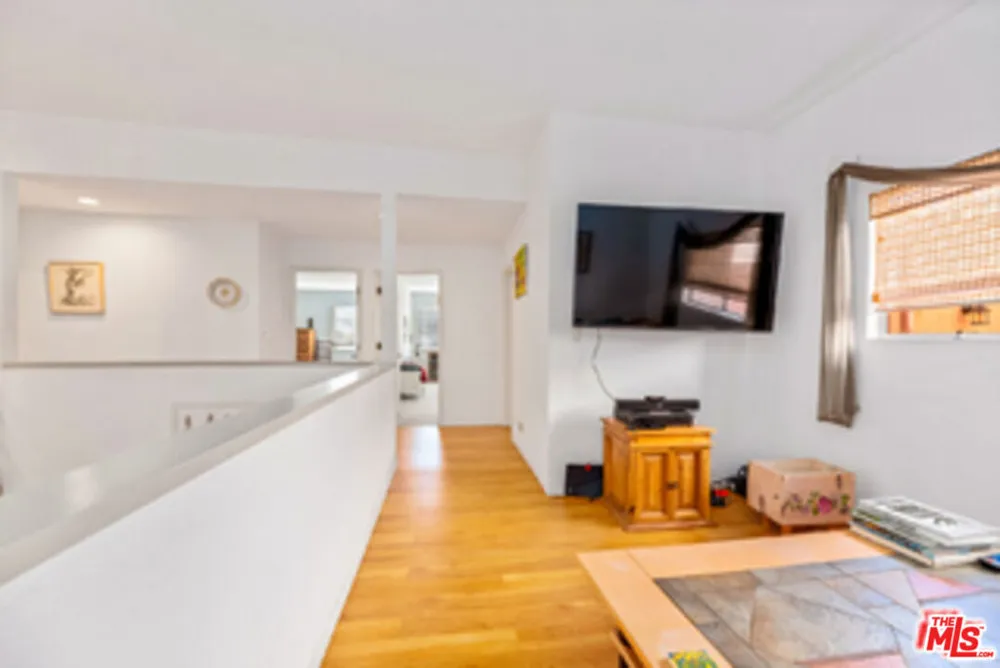 225 Sherman Canal Venice, CA 90291