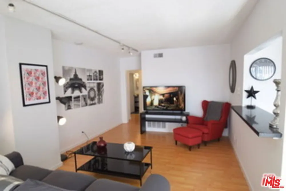 225 Sherman Canal Venice, CA 90291