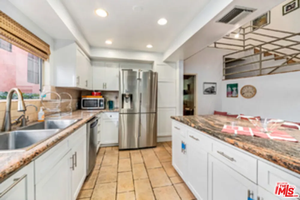 225 Sherman Canal Venice, CA 90291