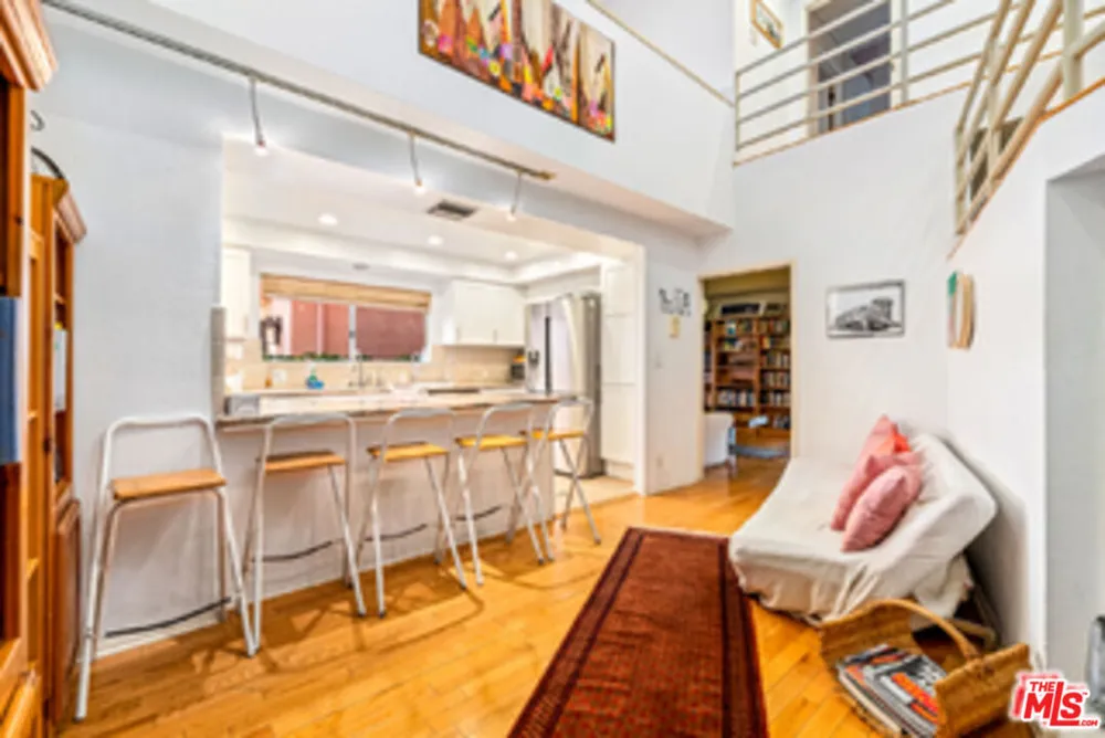 225 Sherman Canal Venice, CA 90291