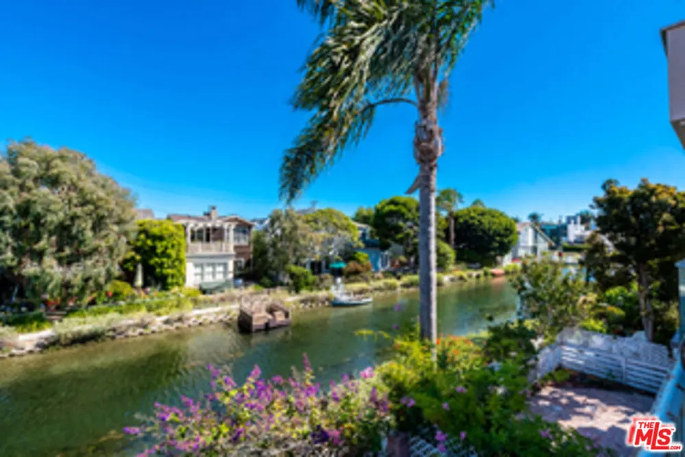 225 Sherman Canal Venice, CA 90291