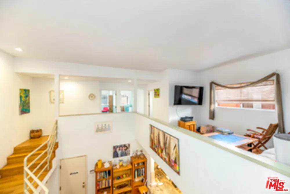 225 Sherman Canal Venice, CA 90291