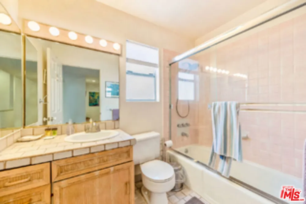 225 Sherman Canal Venice, CA 90291