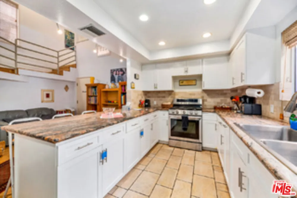 225 Sherman Canal Venice, CA 90291
