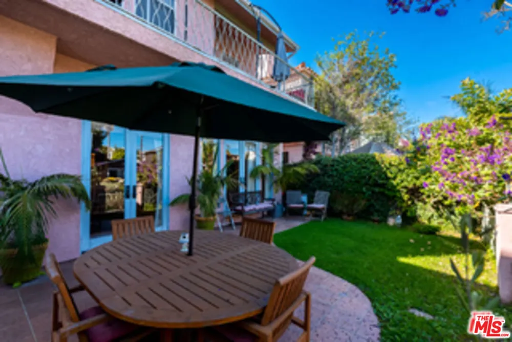 225 Sherman Canal Venice, CA 90291