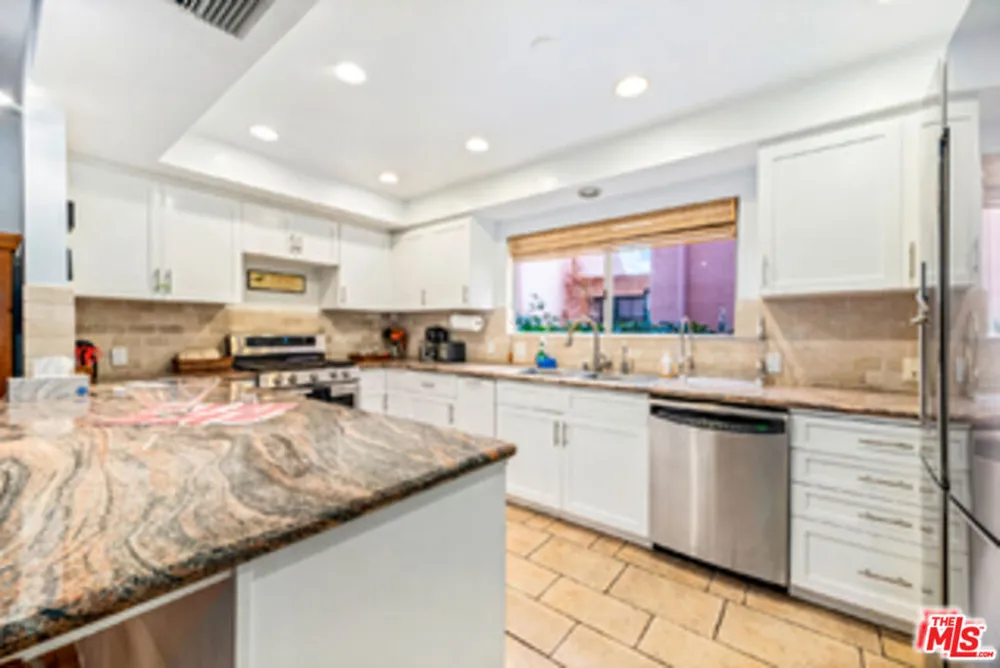 225 Sherman Canal Venice, CA 90291