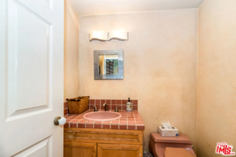 225 Sherman Canal Venice, CA 90291