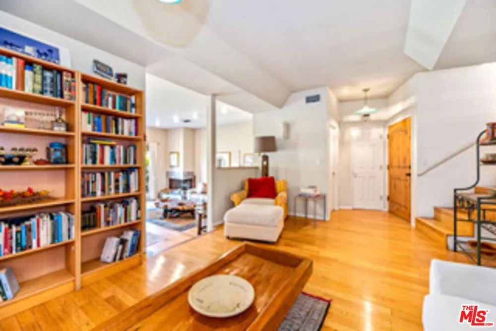 225 Sherman Canal Venice, CA 90291