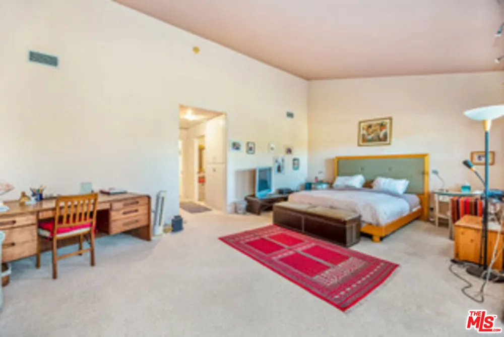 225 Sherman Canal Venice, CA 90291